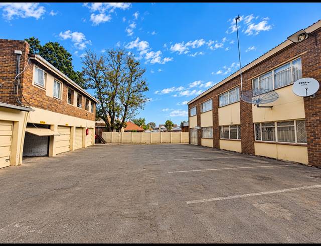 2 BEDROOM FLAT FOR SALE IN VEREENIGING CENTRAL